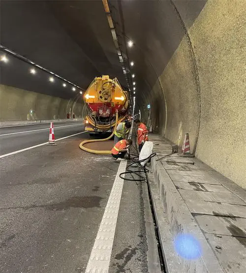 湘阴隧道排水渠清淤